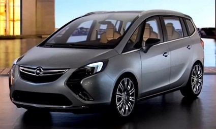 Nuova Opel Zafira Tourer 2011: grande spazio, grande versatilit?