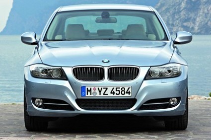 BMW serie 3 E90 nuovo modello 2008-2009: trazione integrale X-drive, nuovo motore diesel, migliorata efficienza con minori consumi. Foto ufficiali