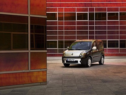 Renault Kangoo Be Bop: un?inedita versione della multispazio a tre porte. Novit?, motori e dotazioni. 