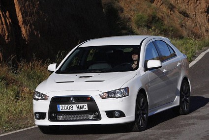 Mitsubishi Sportback e Ralliart: nuove versioni Lancer sportive e dinamiche. Caratteristiche tecniche e motori. 