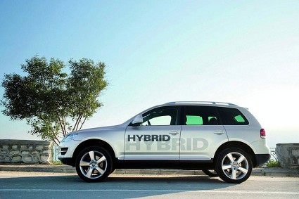 Volkswagen Touareg V6 TSI Hybrid: nuovo modello a iniezione diretta con motore a benzina ed elettrico. Prestazioni e consumi. 