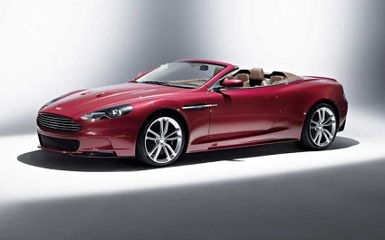 Aston Martin DBS Volante: nuova versione della prestigiosa cabriolet rinnovata nel design. Motori ed equipaggiamenti. 